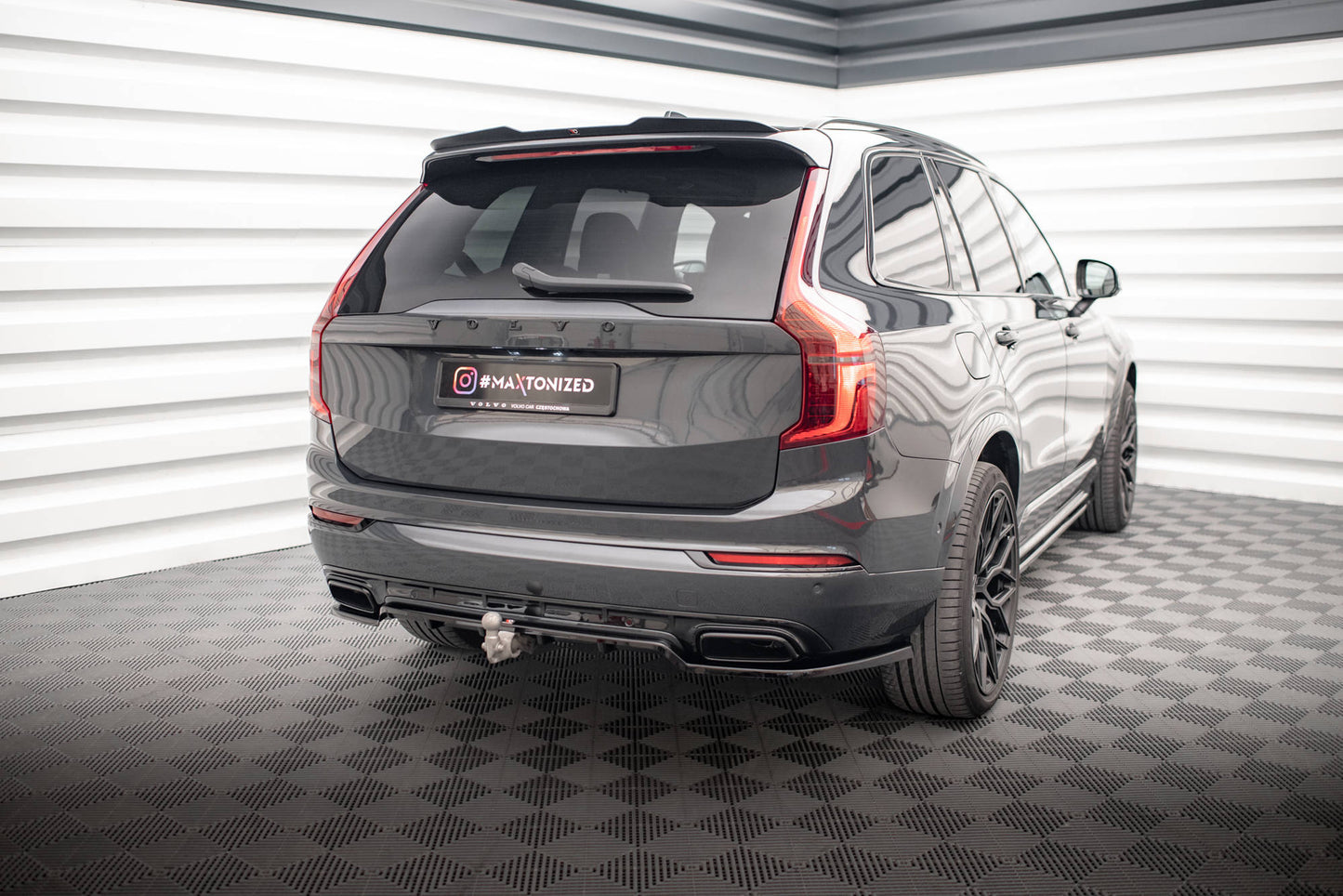 Mittlerer Cup Diffusor DTM Look Heck Ansatz für Volvo XC90 R-Design Mk2 Facelift schwarz Hochglanz