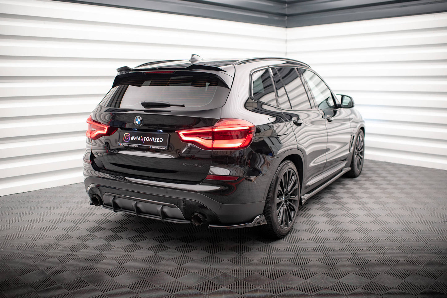 Heck Ansatz Flaps Diffusor für BMW X3 G01 schwarz Hochglanz