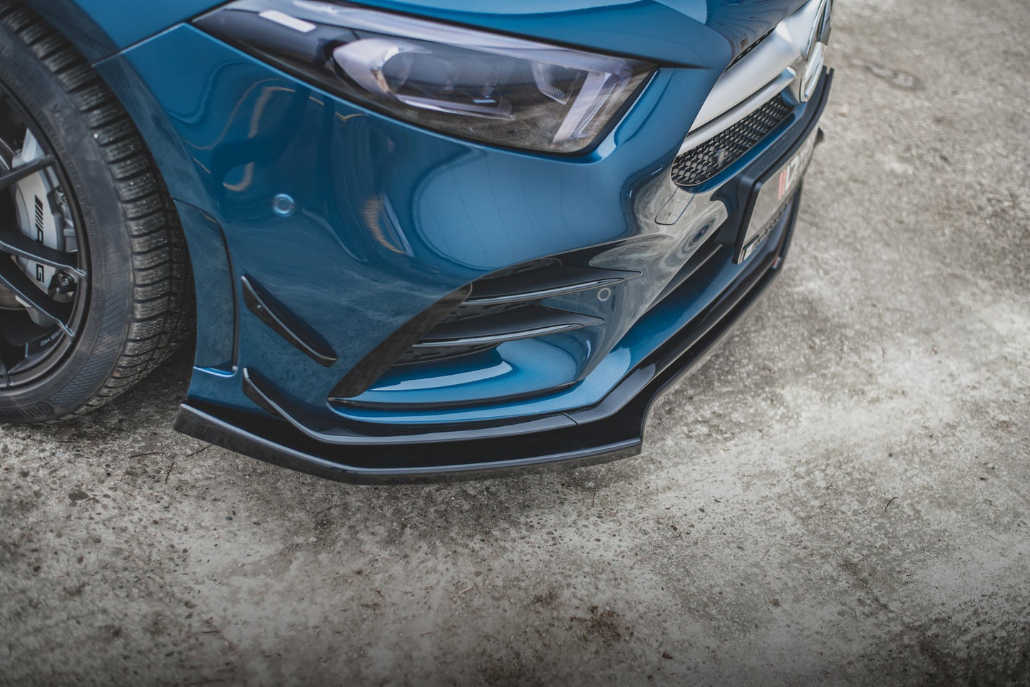 Front Ansatz V.2 für Mercedes A35 AMG Aero W177 schwarz Hochglanz