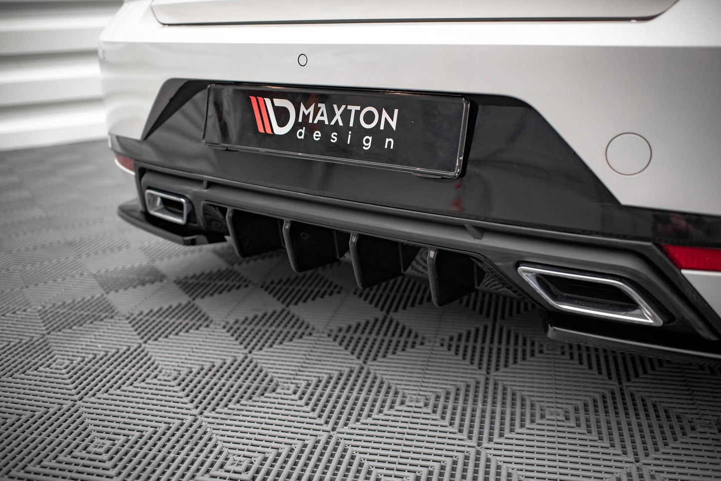 Diffusor Heck Ansatz für Seat Ibiza FR/ Standard Mk5 schwarz Hochglanz