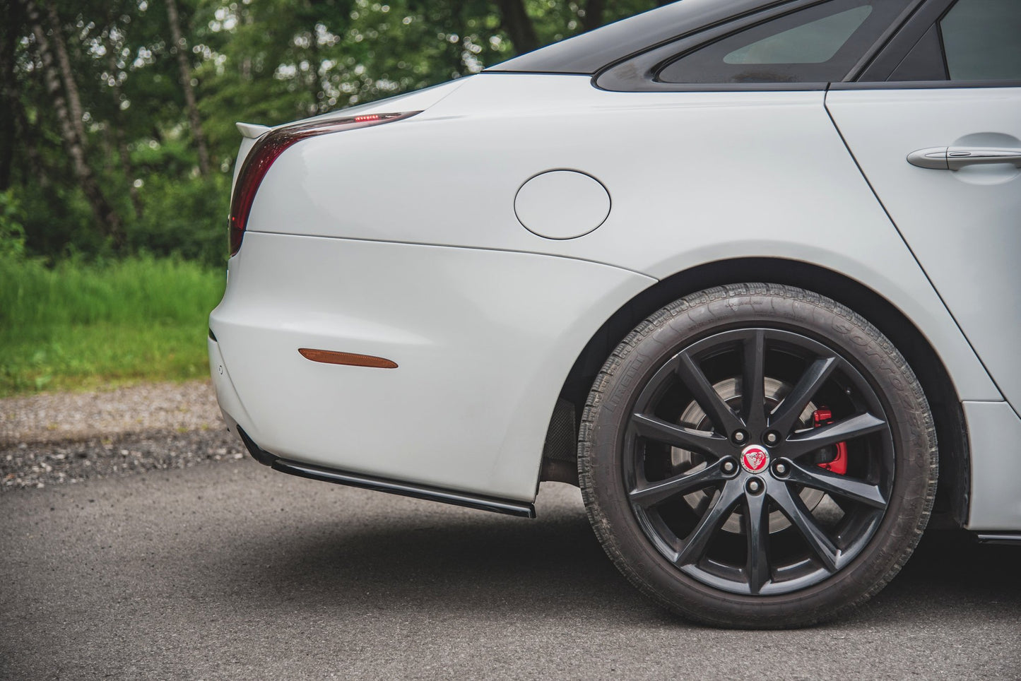 Heck Ansatz Flaps Diffusor für Jaguar XJ R-Sport X351 Facelift schwarz Hochglanz