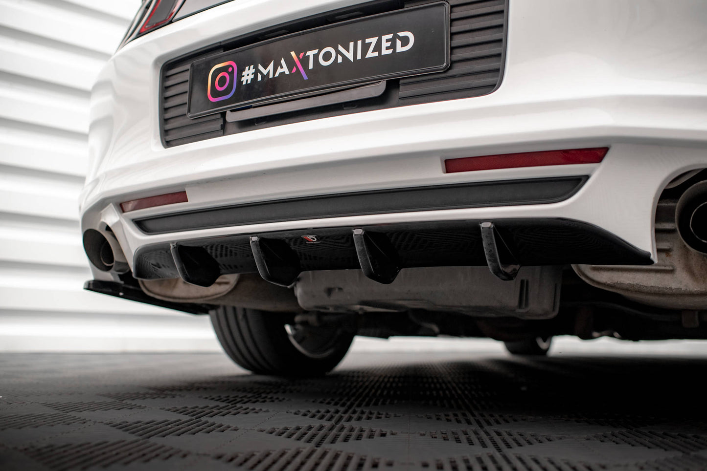 Diffusor Heck Ansatz für Ford Mustang Mk5 Facelift schwarz Hochglanz