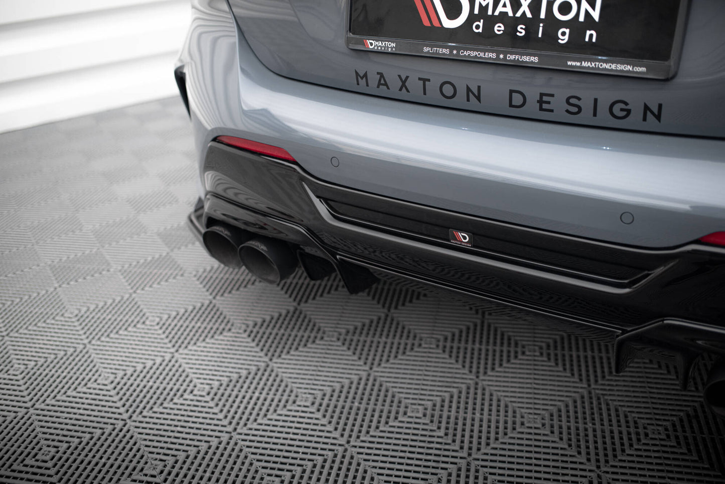 Diffusor Heck Ansatz V.2 für BMW 1er F40 M-Paket/ M135i schwarz Hochglanz