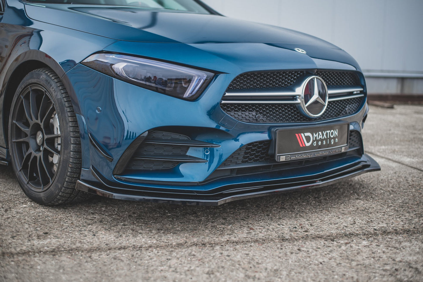 Front Ansatz V.2 für Mercedes A35 AMG Aero W177 schwarz Hochglanz