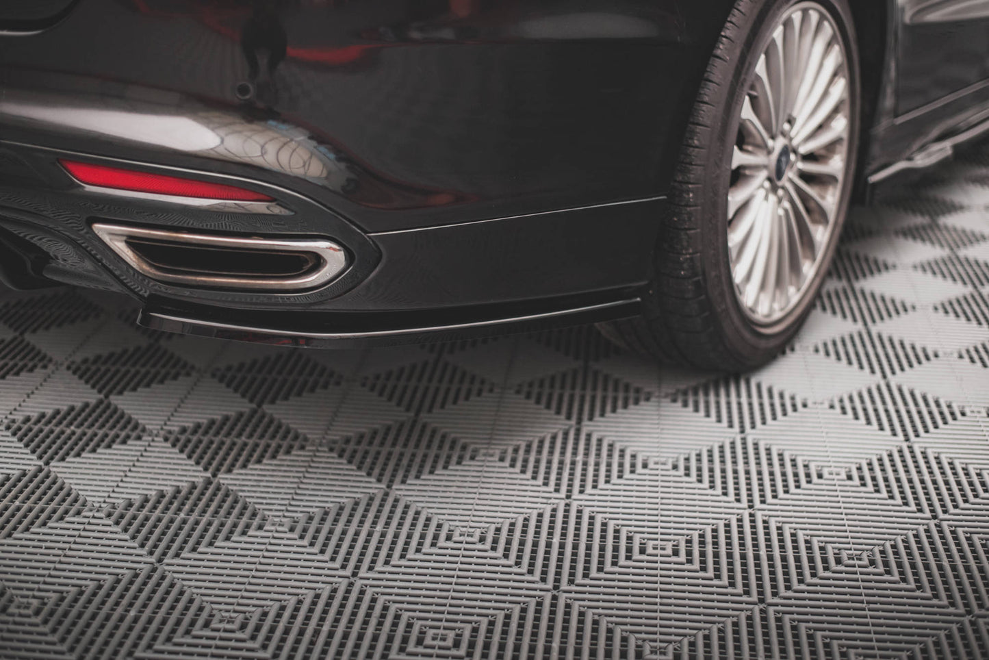 Heck Ansatz Flaps Diffusor für Ford Mondeo Mk5 schwarz Hochglanz