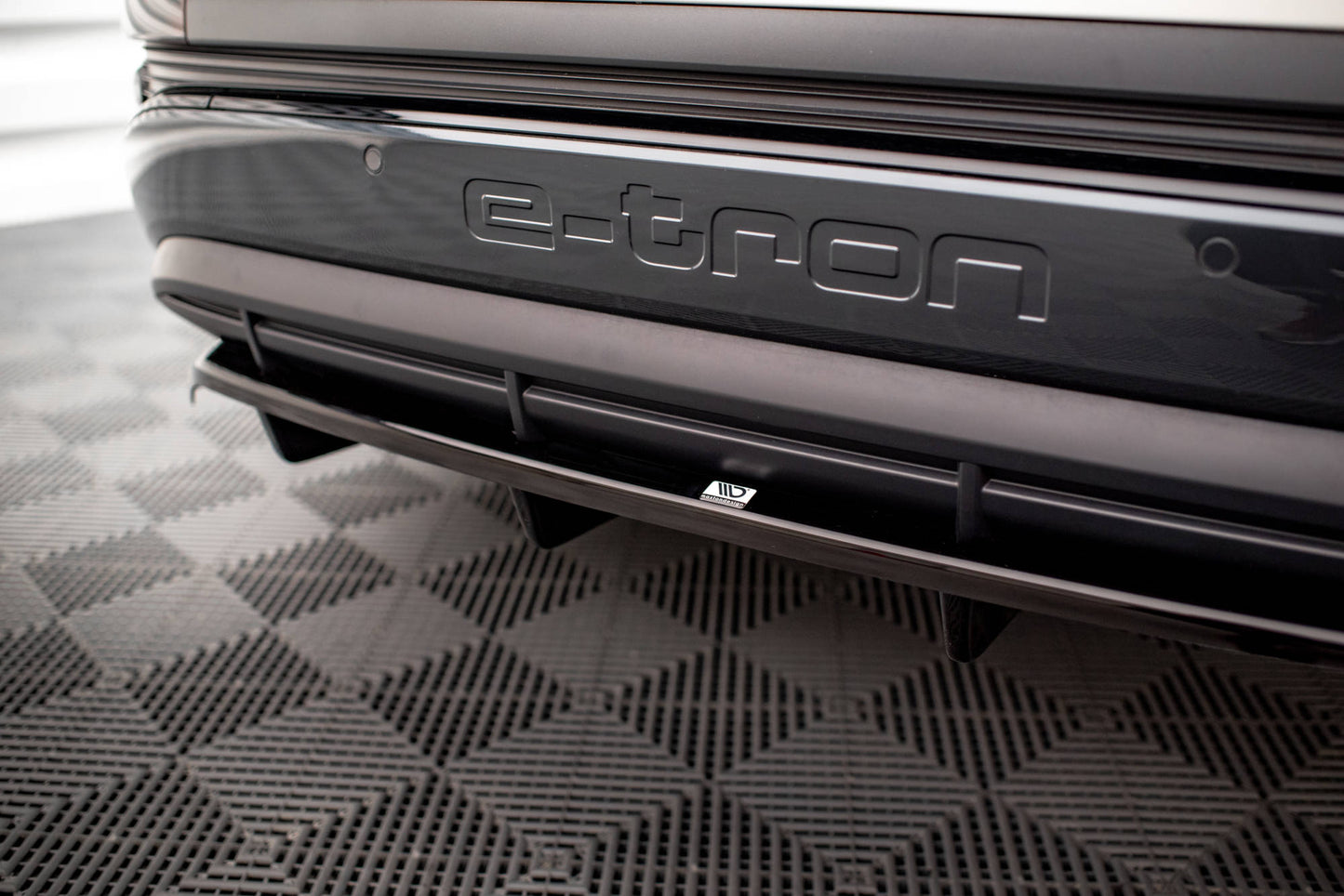 Mittlerer Cup Diffusor DTM Look Heck Ansatz für Audi Q4 e-tron Sportback S-line Mk1 schwarz Hochglanz