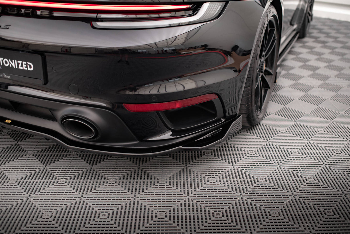 Mittlerer Cup Diffusor DTM Look Heck Ansatz für Porsche 911 Turbo S 992 schwarz Hochglanz