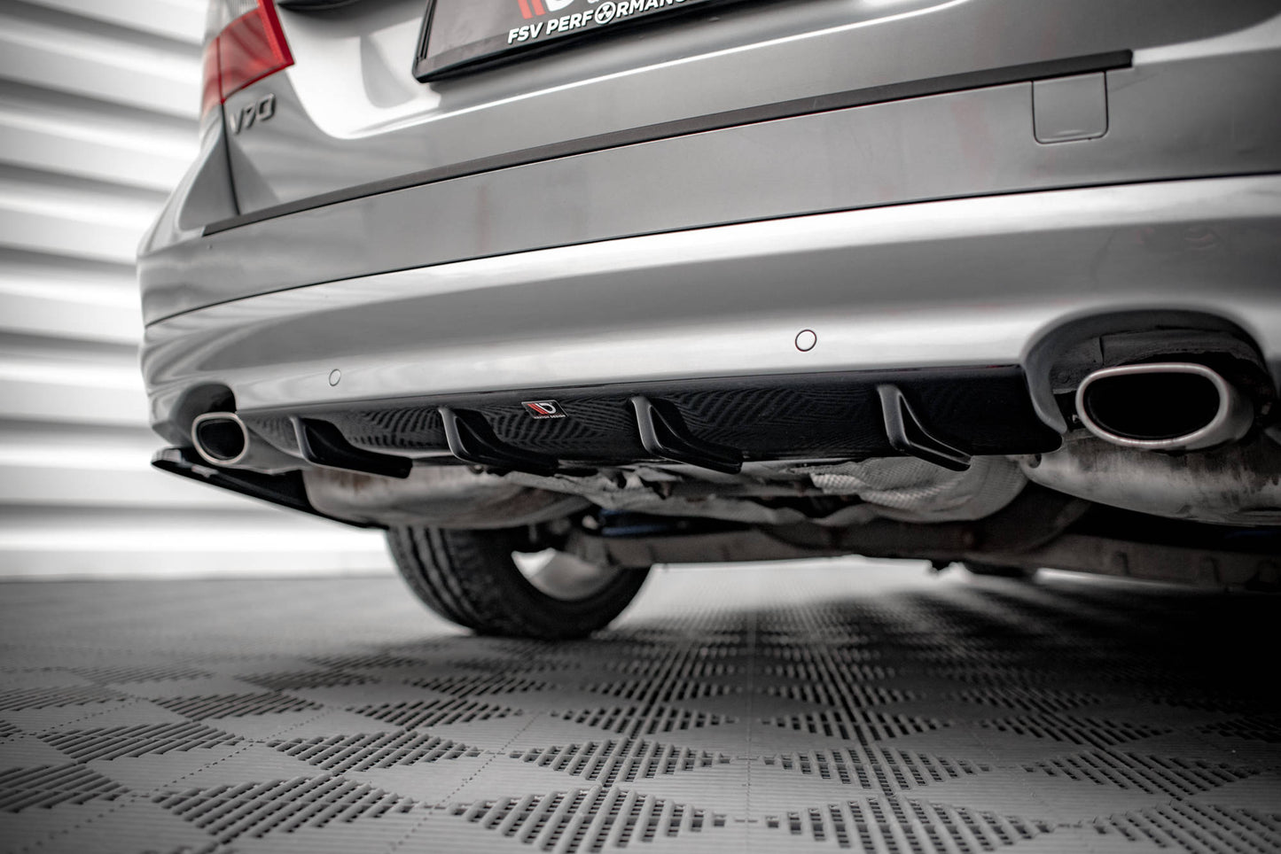 Diffusor Heck Ansatz für Volvo V70 Mk3 schwarz Hochglanz