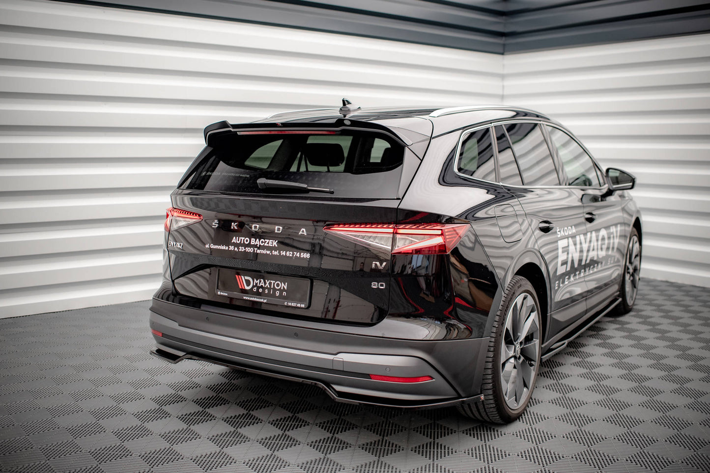 Mittlerer Diffusor Heck Ansatz DTM Look für Skoda Enyaq iV Carbon Look