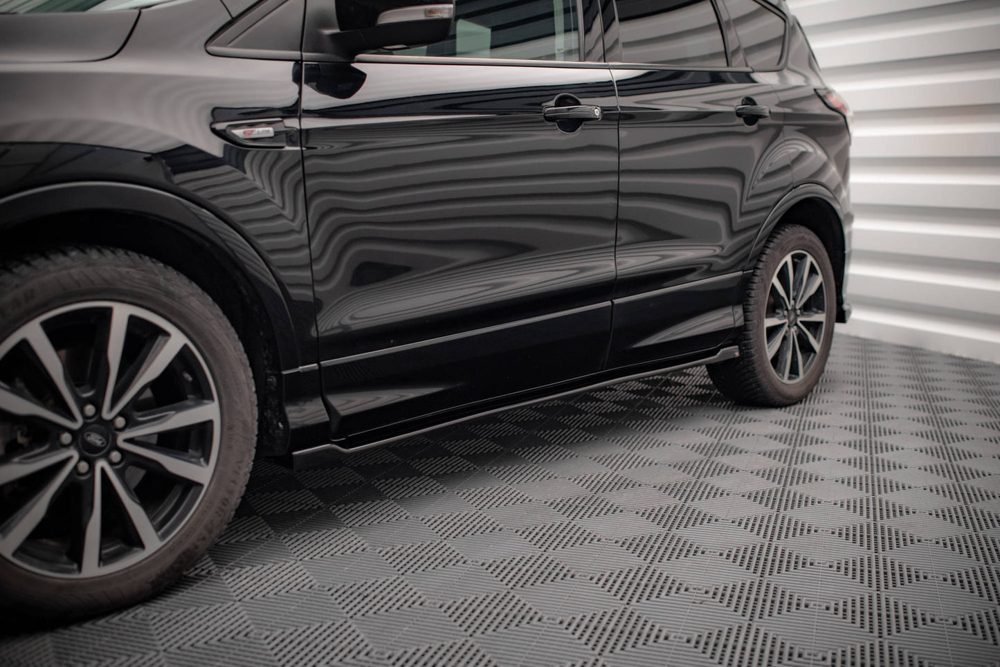 Seitenschweller Ansatz für Ford Escape ST-Line Mk3 schwarz Hochglanz