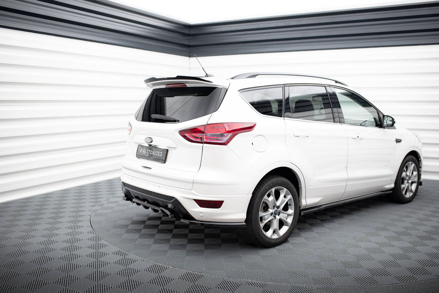 Mittlerer Cup Diffusor DTM Look Heck Ansatz für Ford Kuga ST-Line Mk2 schwarz Hochglanz