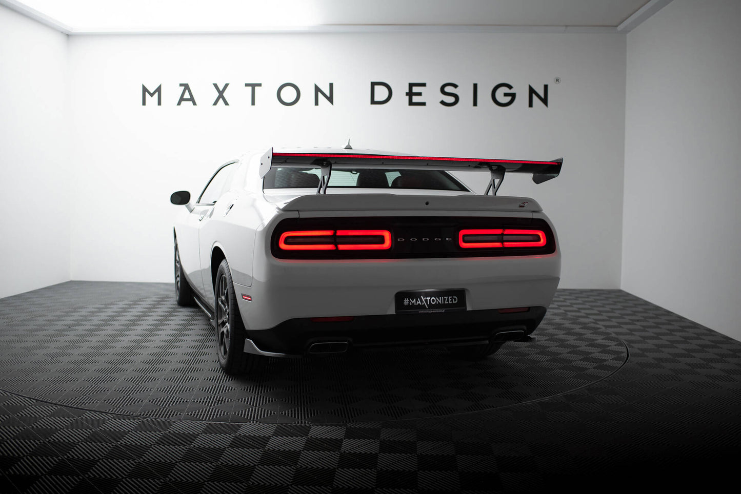 Carbon Spoiler + LED Dodge Challenger Mk3