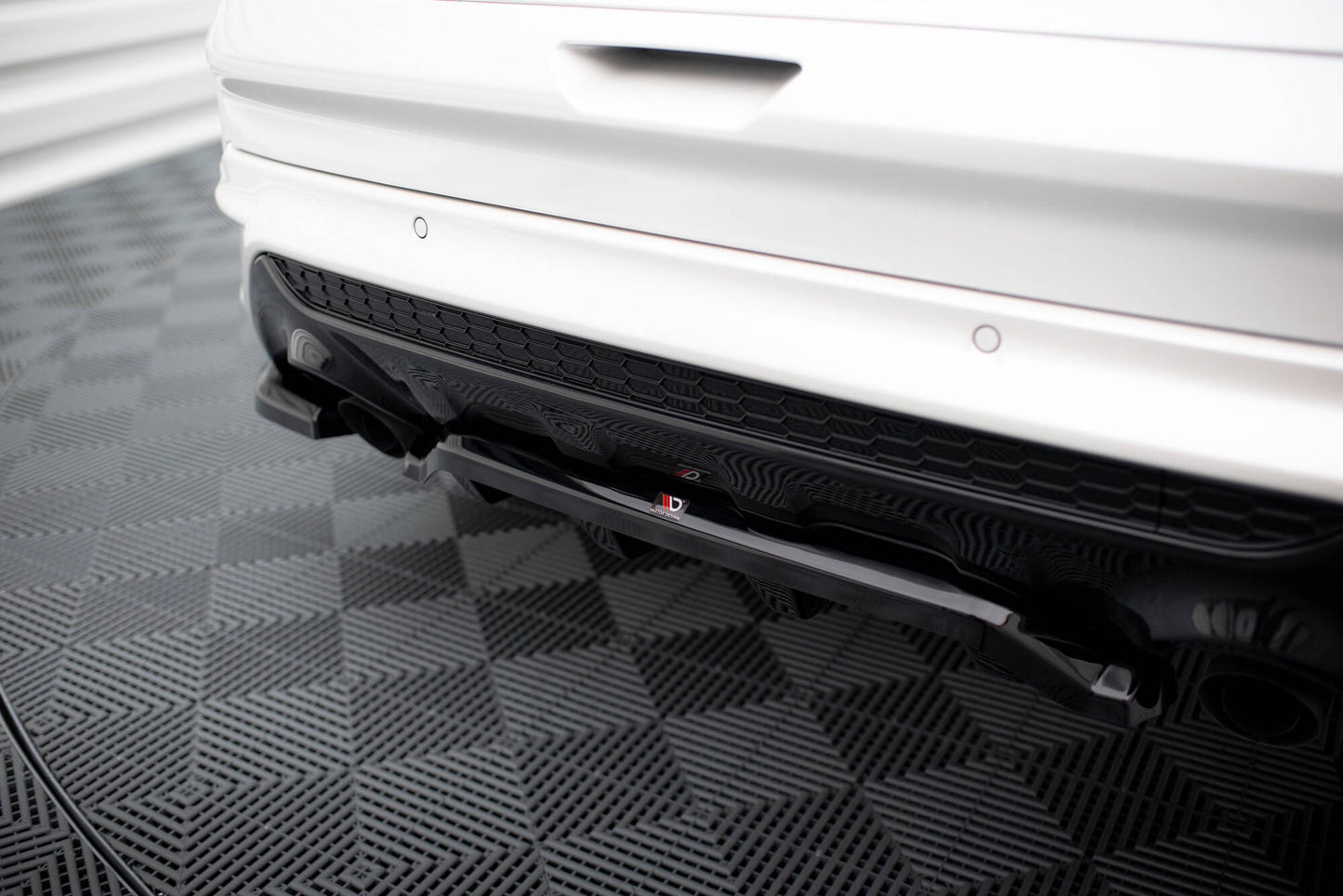 Mittlerer Cup Diffusor DTM Look Heck Ansatz für Ford Kuga ST-Line Mk2 schwarz Hochglanz