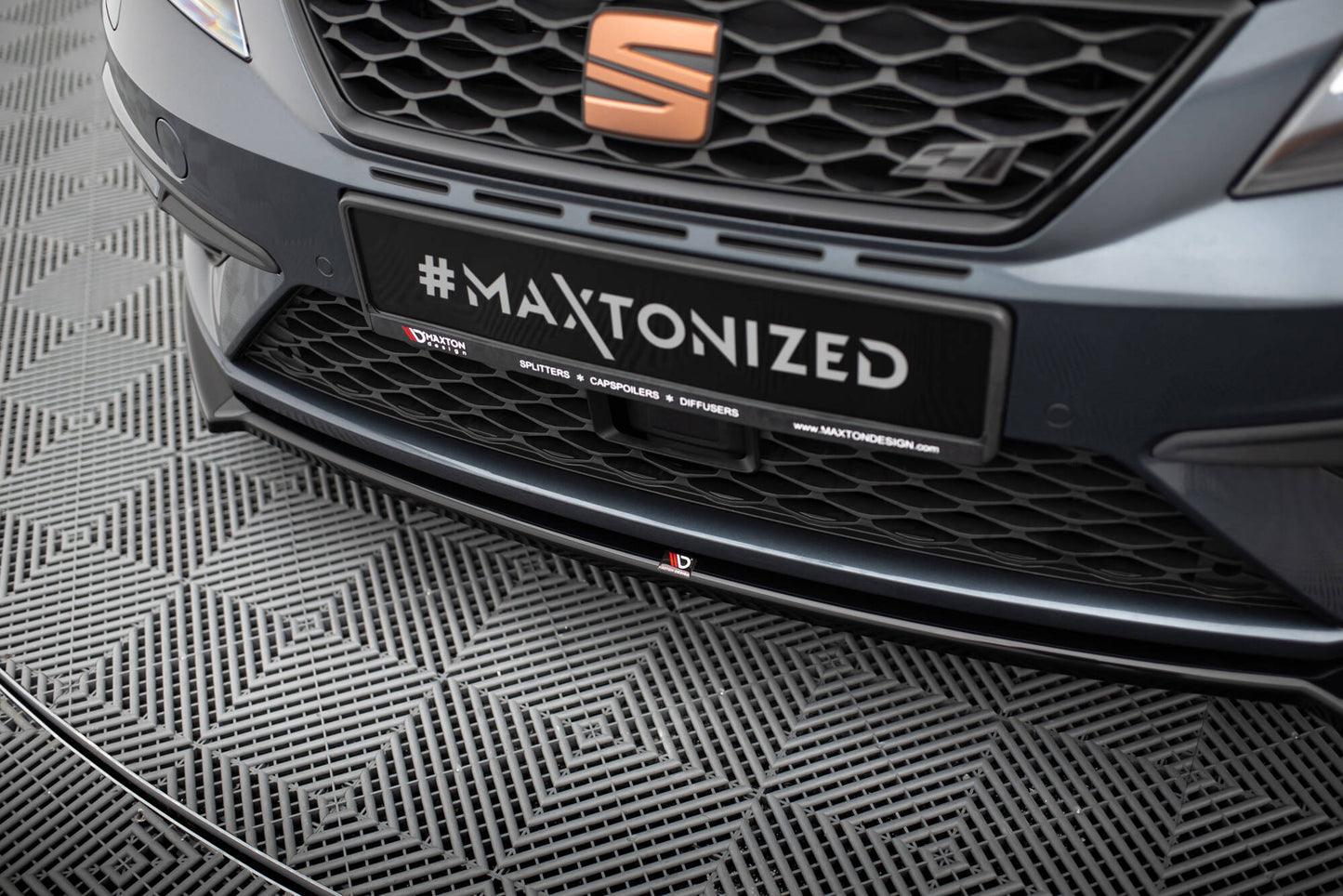 Front Ansatz V.4 für Seat Leon Cupra / FR Mk3 FL schwarz Hochglanz