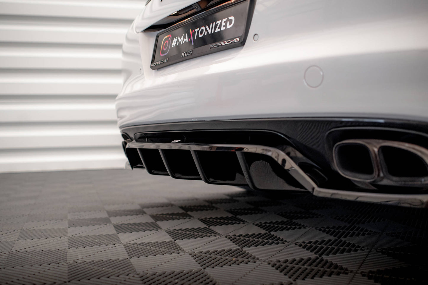 Mittlerer Cup Diffusor DTM Look Heck Ansatz für Porsche Panamera Turbo 970 schwarz Hochglanz