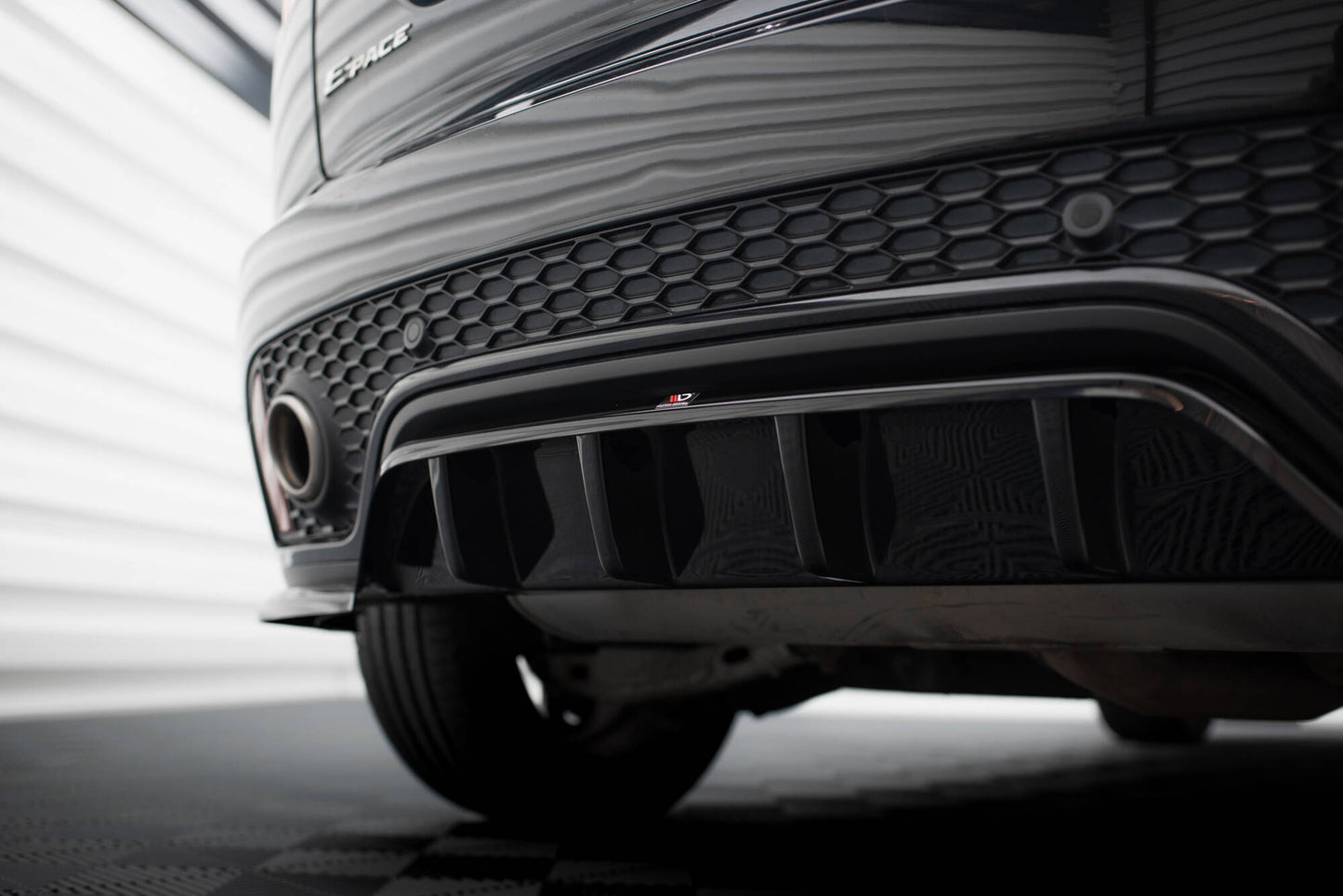 Mittlerer Cup Diffusor DTM Look Heck Ansatz für Jaguar E-Pace R-Dynamic Mk1 schwarz Hochglanz