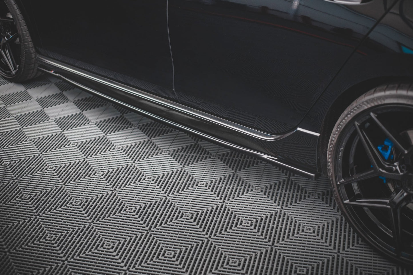 Seitenschweller Ansatz für V.1 für VW Golf R Mk8 Facelift schwarz Hochglanz