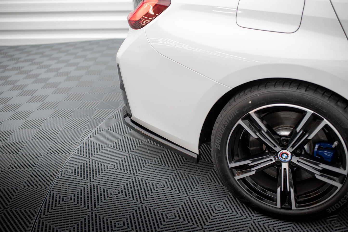 Heck Ansatz Flaps Diffusor für BMW M-Paket G20 / G21 Facelift schwarz Hochglanz