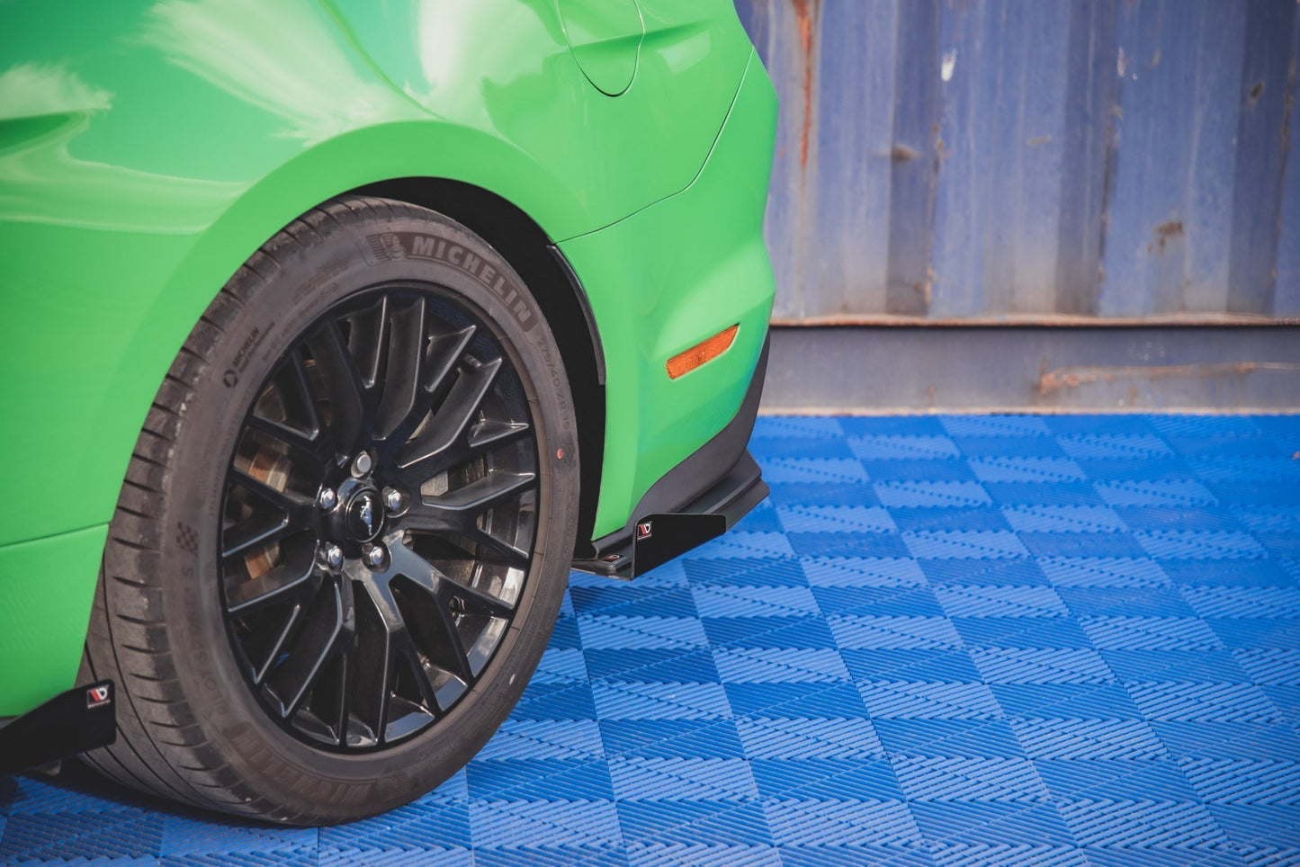 Street Pro Heck Ansatz Flaps Diffusor V.1 + Flaps für Ford Mustang GT Mk6 Facelift schwarz Hochglanz