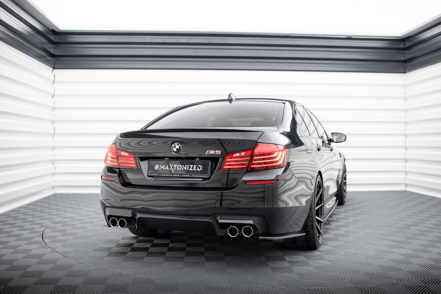 Heck Ansatz Flaps Diffusor für BMW M5 F10 schwarz Hochglanz