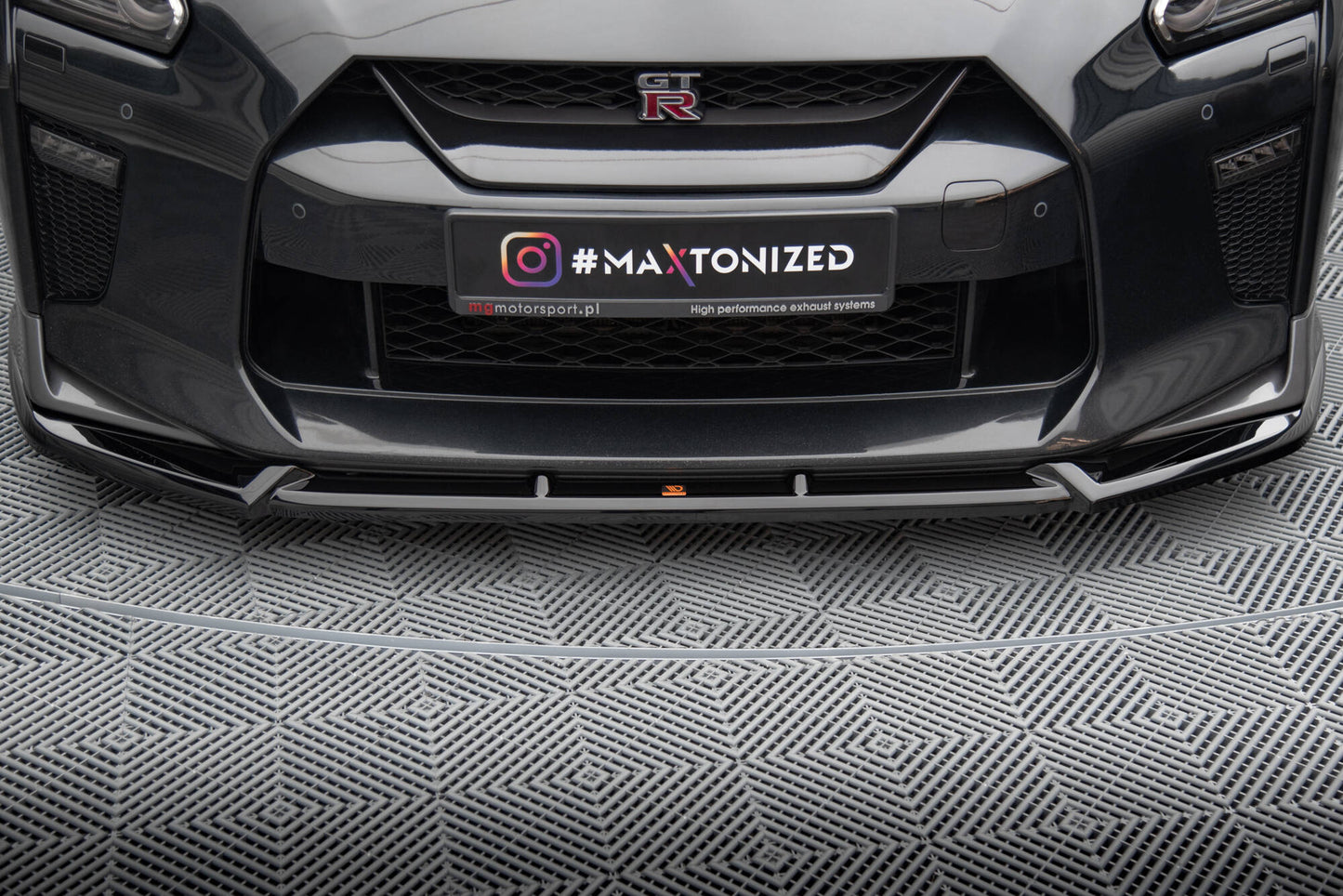 Front Ansatz V.2 für Nissan GTR R35 Facelift schwarz Hochglanz