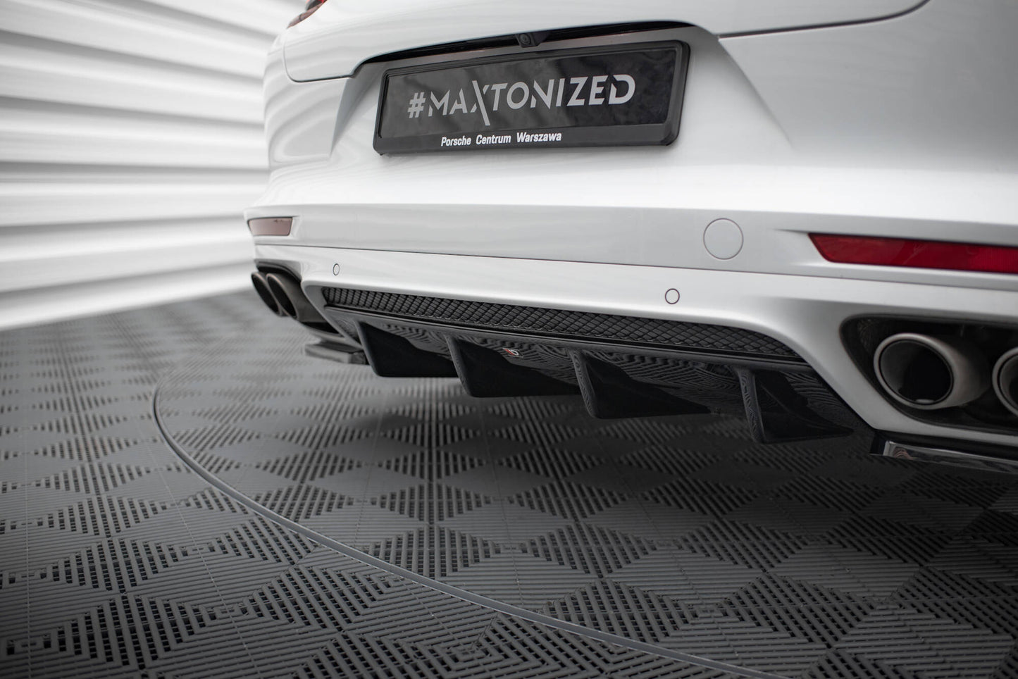 Diffusor Heck Ansatz für Porsche Panamera GTS 971 schwarz Hochglanz