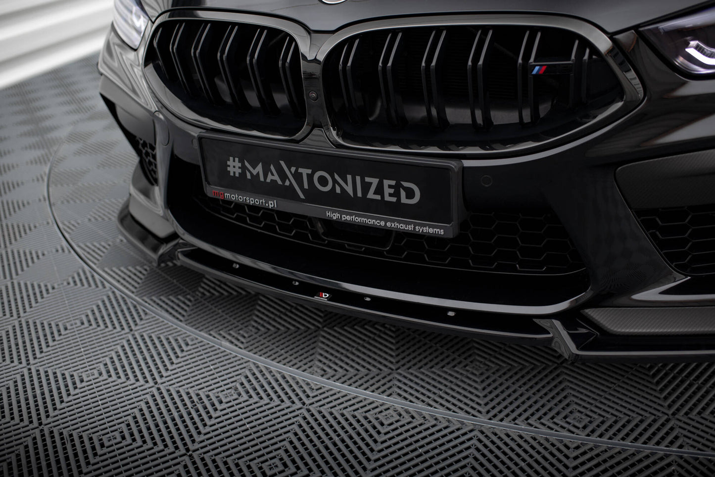 Front Ansatz V.3 für BMW M8 Gran Coupe F93 / Coupe F92 schwarz Hochglanz