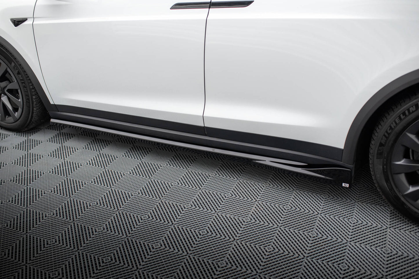 Seitenschweller Ansatz für Tesla Model X Mk1 Facelift schwarz Hochglanz