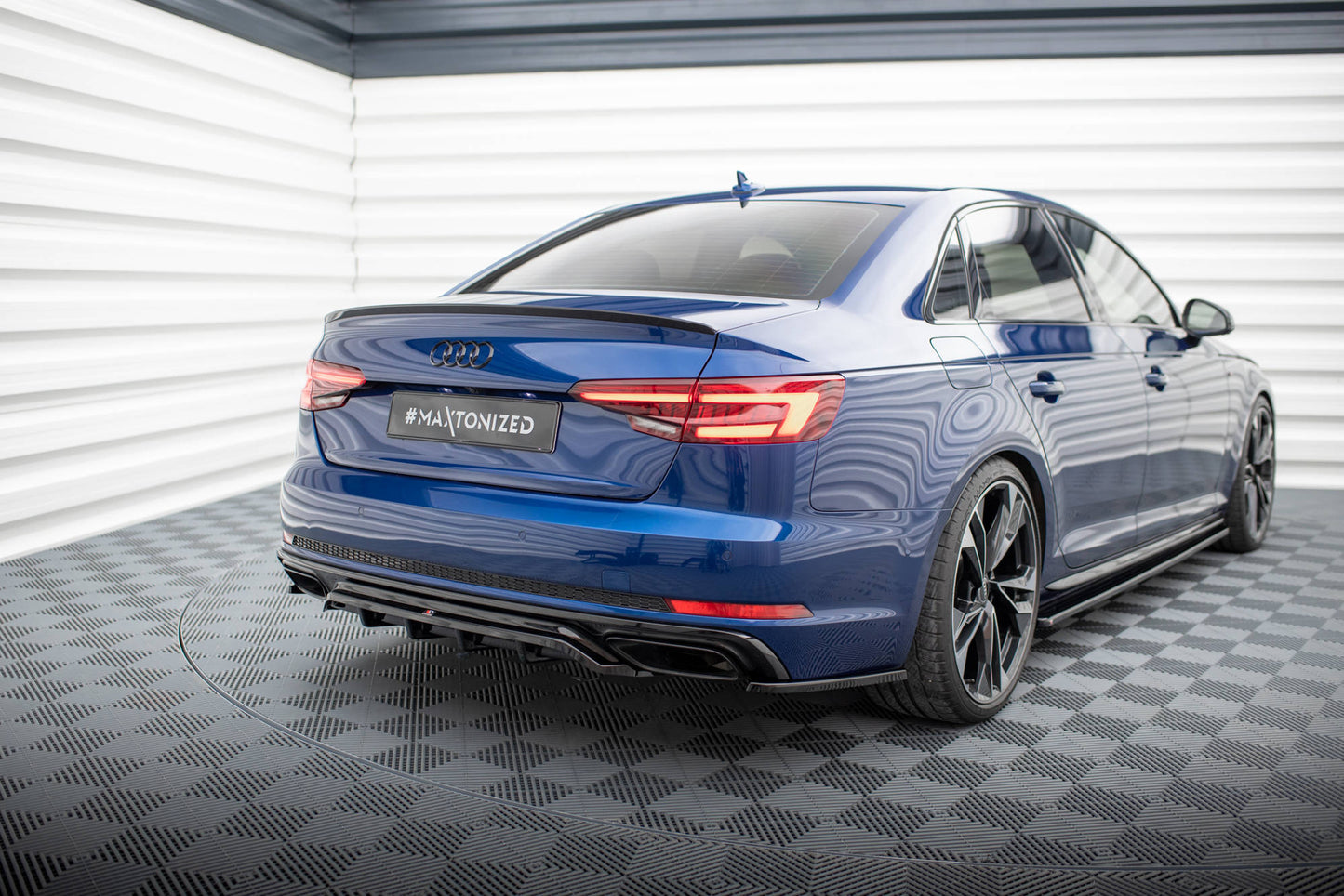Heck Ansatz Flaps Diffusor für Audi A4 Competition B9 schwarz Hochglanz