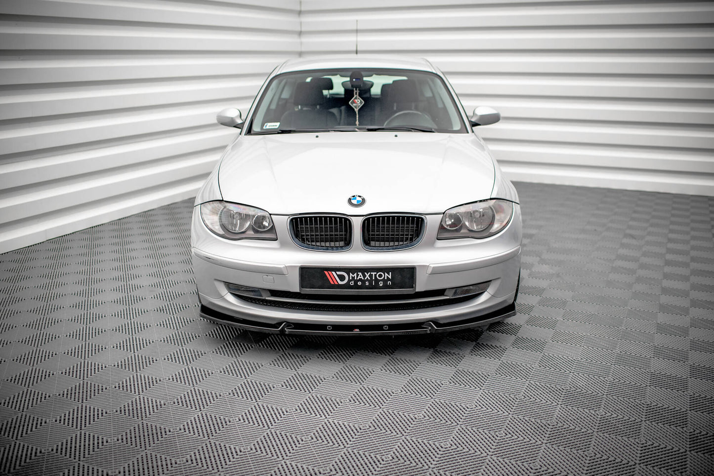 Front Ansatz V.3 für BMW 1er E81 Facelift schwarz Hochglanz