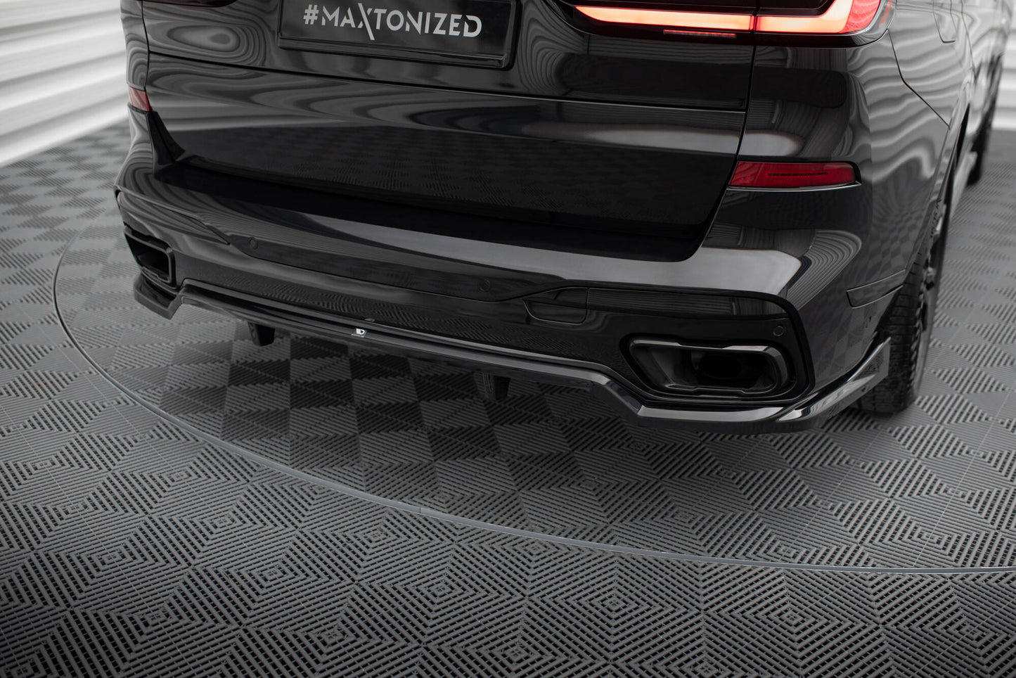 Mittlerer Cup Diffusor DTM Look Heck Ansatz für BMW X7 M-Paket G07 Facelift schwarz Hochglanz