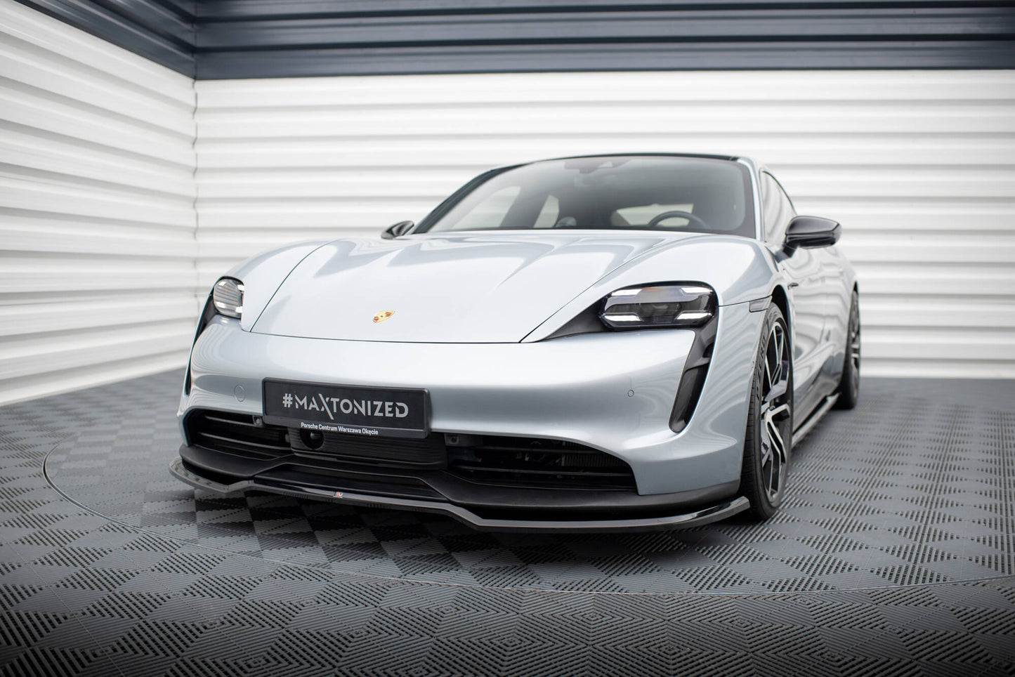Front Ansatz für Porsche Taycan / Taycan 4 / Taycan 4S / Taycan GTS Mk1 schwarz Hochglanz