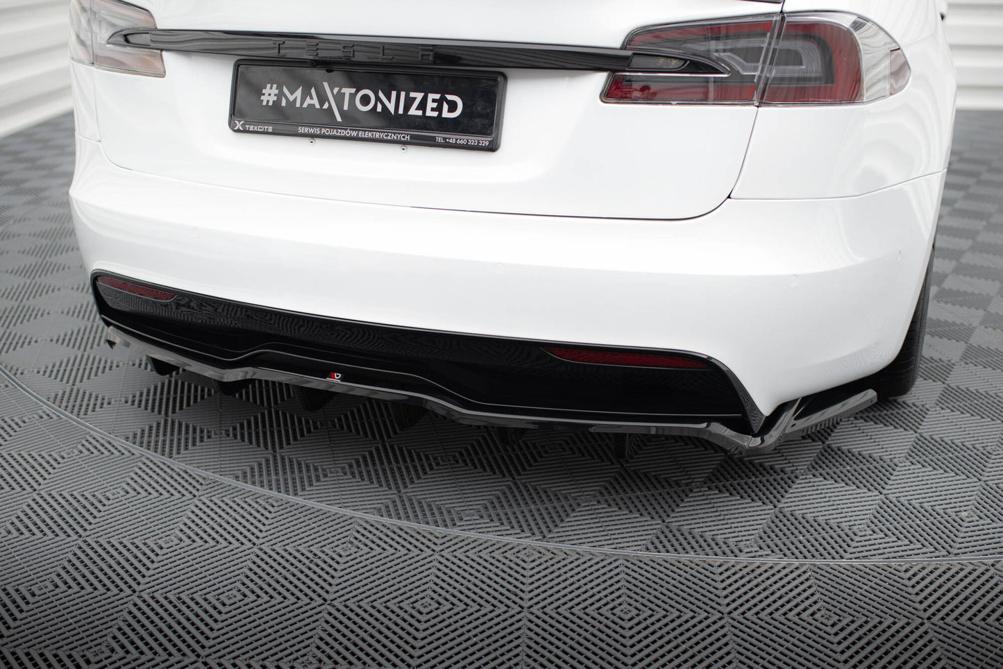 Mittlerer Cup Diffusor DTM Look Heck Ansatz V.2 für Tesla Model S Plaid Mk1 Facelift schwarz Hochglanz