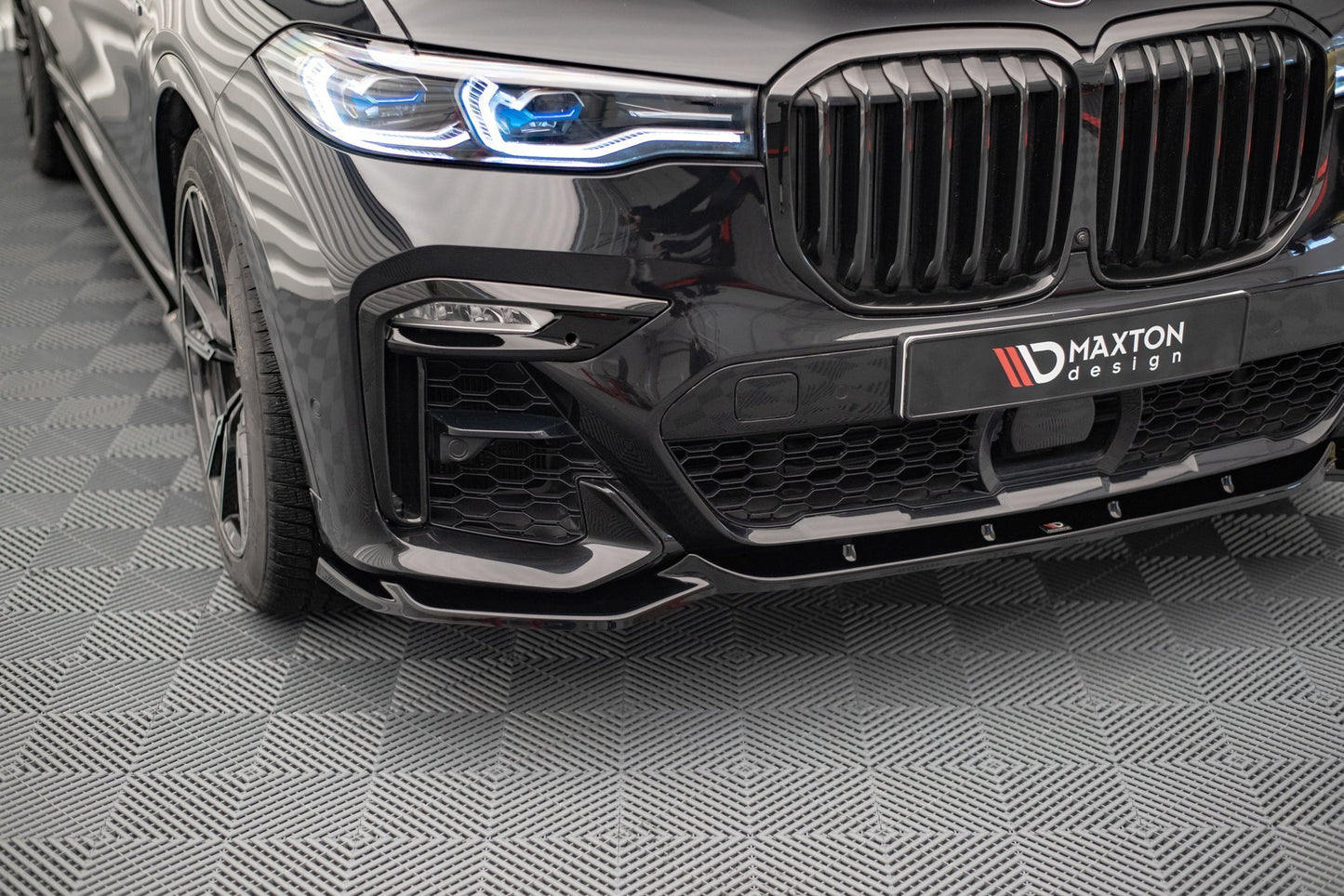 Front Ansatz V.3 für BMW X7 M-Paket G07 schwarz Hochglanz