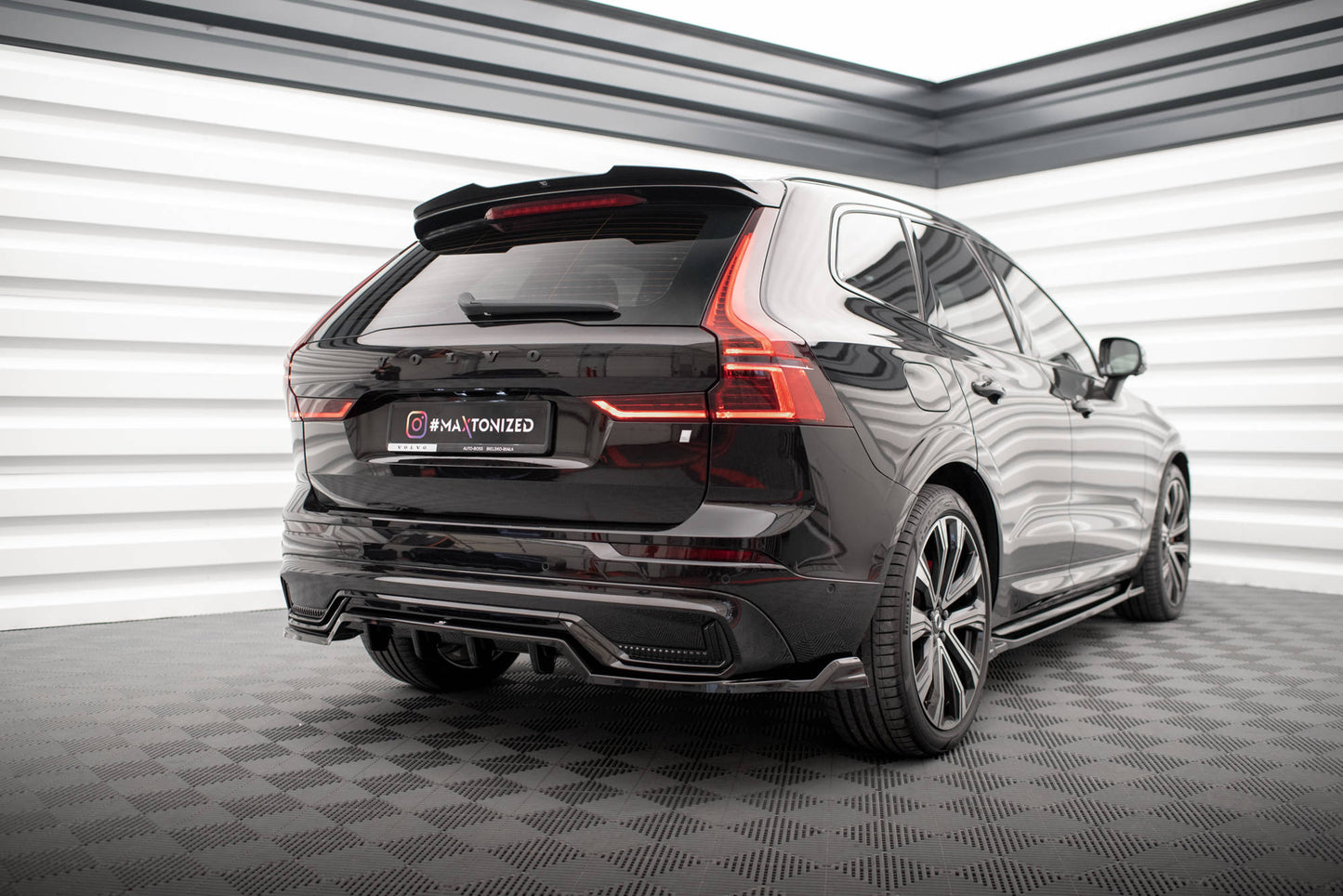 Spoiler CAP für Volvo XC60 Mk2 R-Design schwarz matt