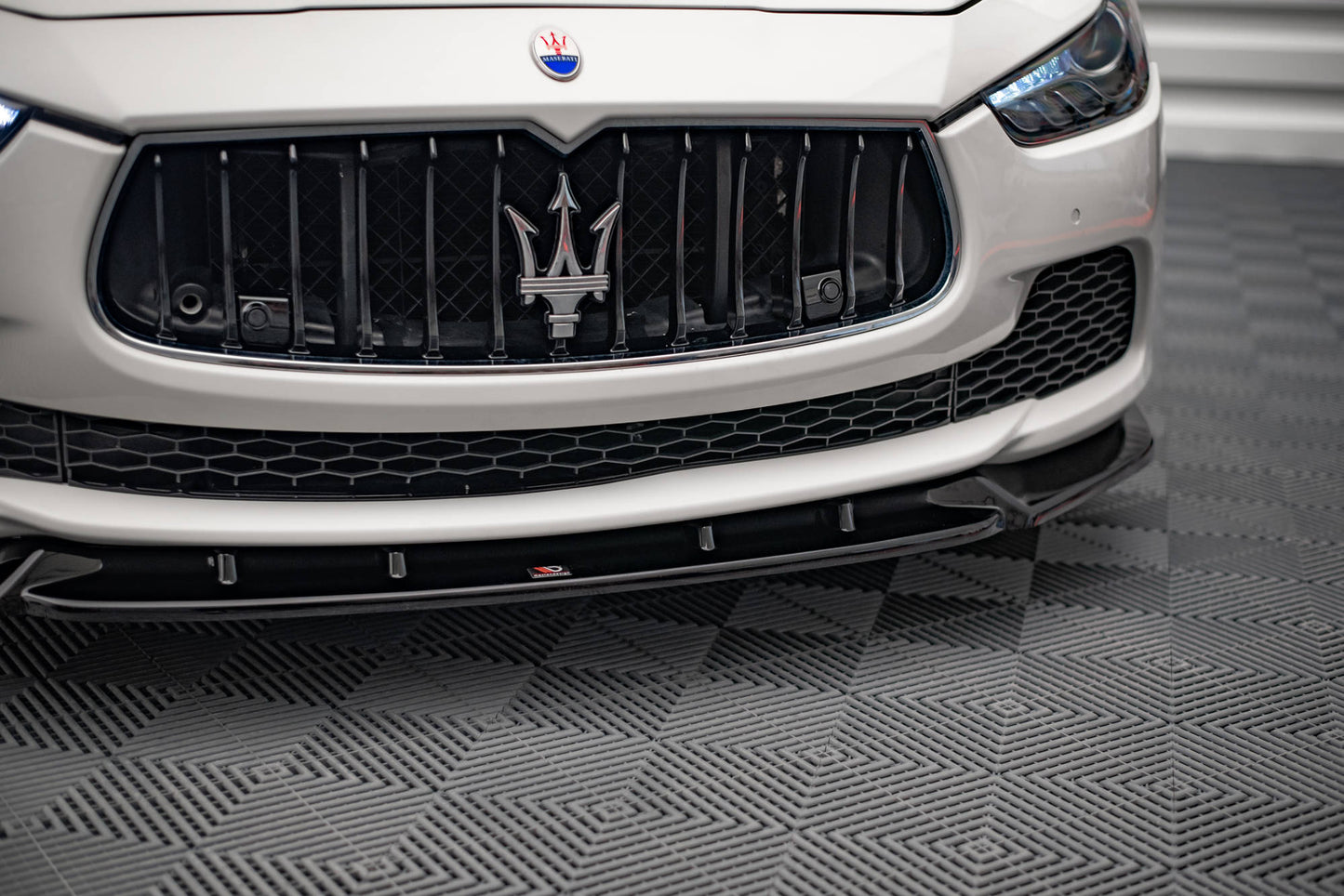 Front Ansatz V.2 für Maserati Ghibli Mk3 schwarz Hochglanz