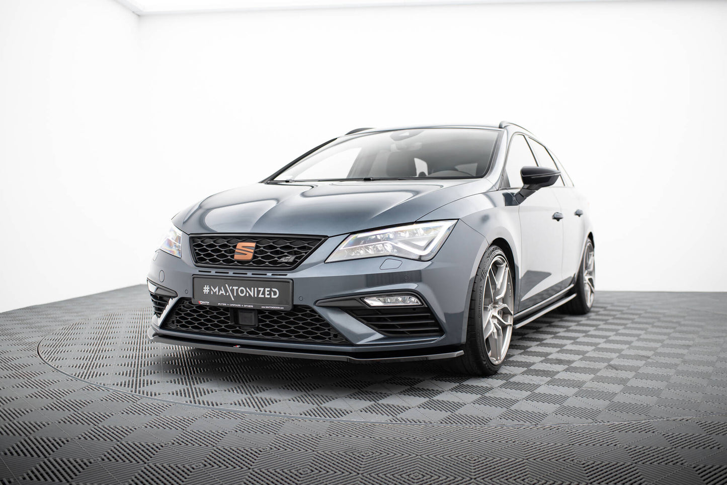 Front Ansatz V.2 für Seat Leon Cupra / FR Mk3 FL schwarz Hochglanz