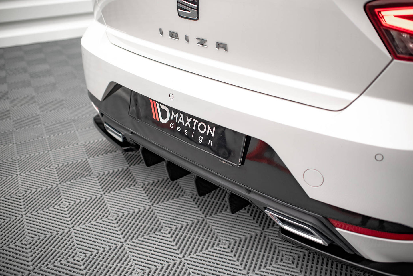 Diffusor Heck Ansatz für Seat Ibiza FR/ Standard Mk5 schwarz Hochglanz