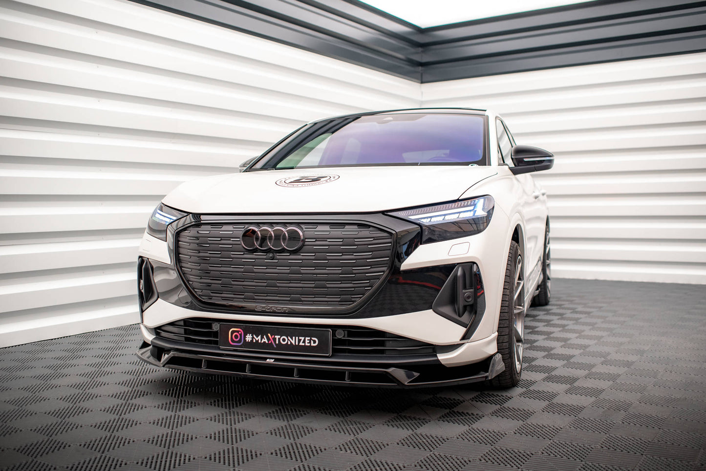 Front Ansatz V.2 für Audi Q4 e-tron Sportback S-line Mk1 schwarz Hochglanz