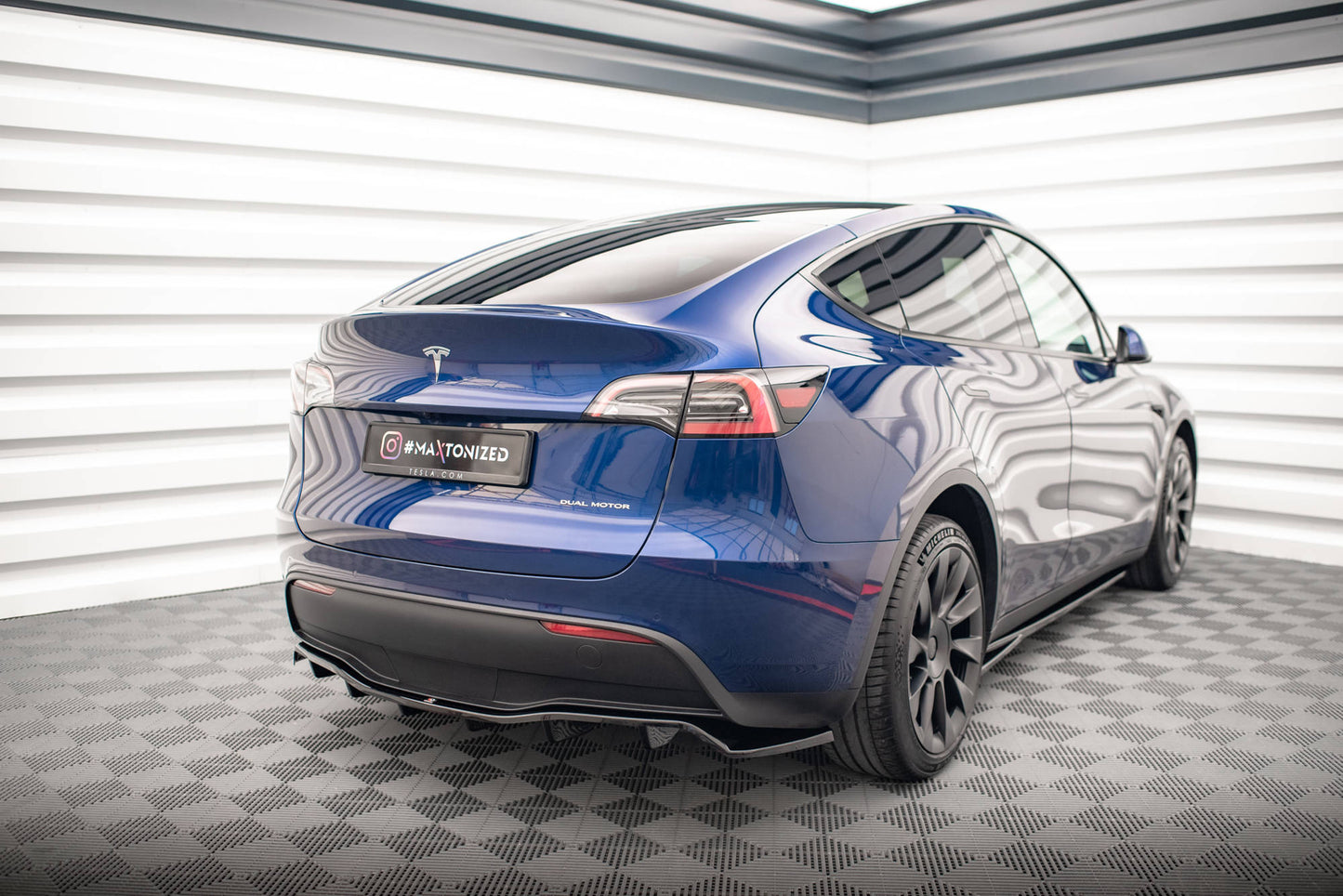 Mittlerer Cup Diffusor DTM Look Heck Ansatz für Tesla Model Y schwarz Hochglanz