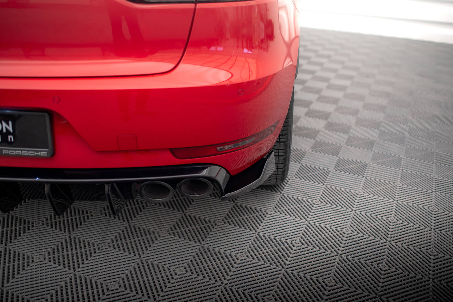 Diffusor Heck Ansatz für Porsche Macan Mk1 schwarz Hochglanz