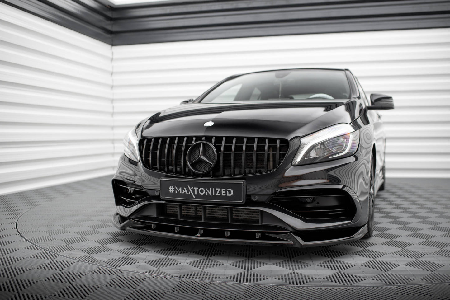 Front Ansatz V.2 für Mercedes-Benz A AMG-Line W176 Facelift schwarz Hochglanz