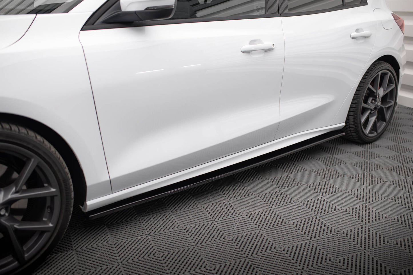 Seitenschweller Ansatz für V.1 für Ford Focus ST / ST-Line Mk4 Facelift schwarz Hochglanz