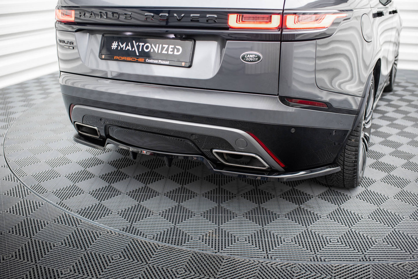 Mittlerer Cup Diffusor DTM Look Heck Ansatz für V.1 Land Rover Range Rover Velar R-Dynamic Mk1 schwarz Hochglanz