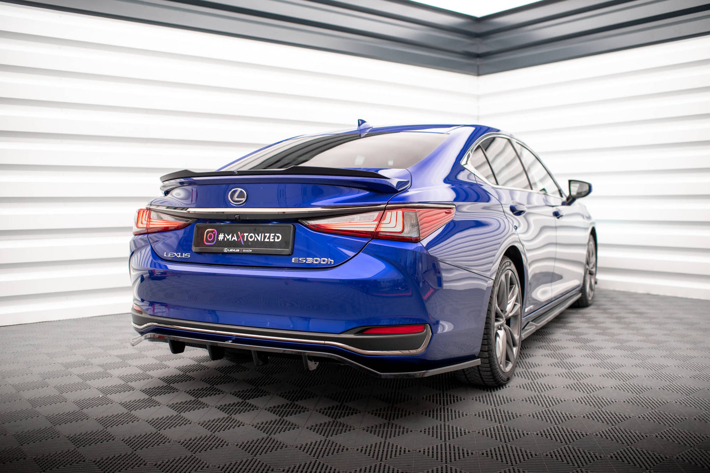 Mittlerer Cup Diffusor DTM Look Heck Ansatz für Lexus ES F Sport Mk7 schwarz Hochglanz