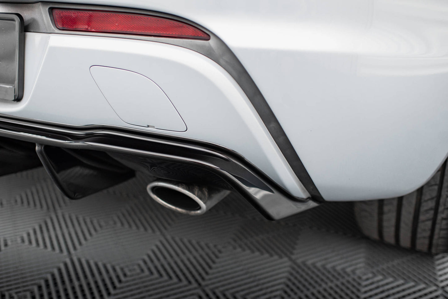 Diffusor Heck Ansatz für Opel Astra GTC OPC-Line J (Einzelauspuff li. re.) schwarz Hochglanz