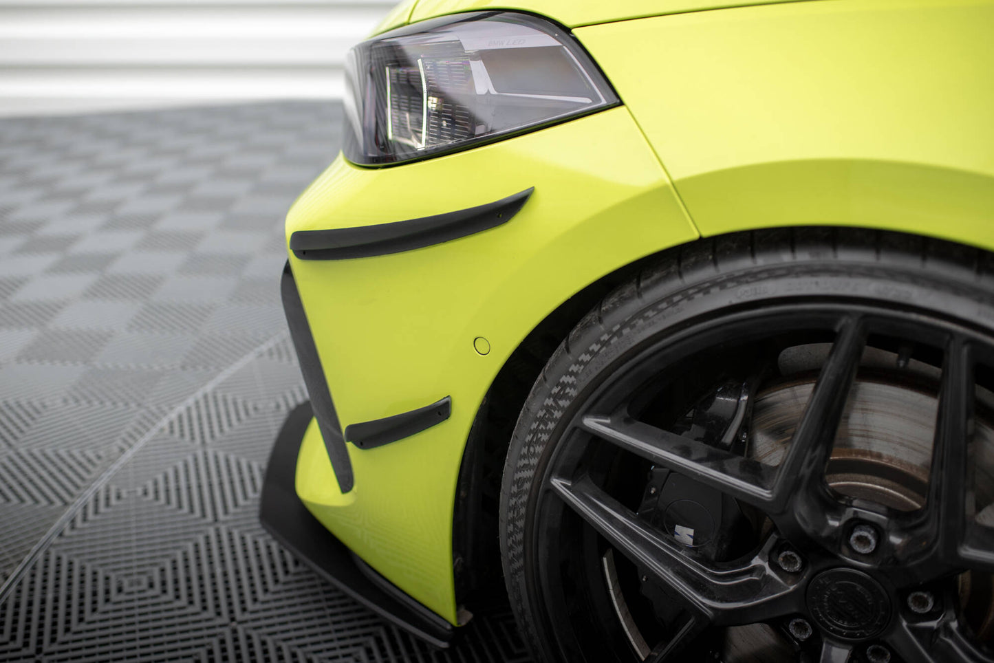 Stoßstangen Flaps Wings vorne Canards für BMW 1er M-Paket / M135i / 128ti F40