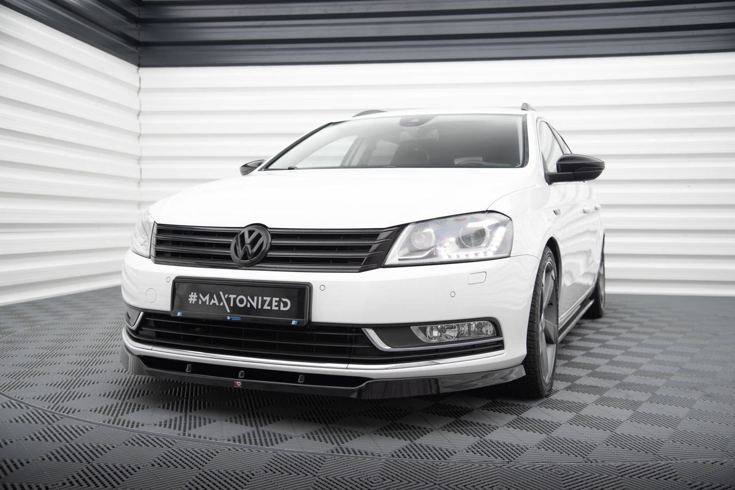 Front Ansatz V.1 für VW Passat B7 schwarz Hochglanz
