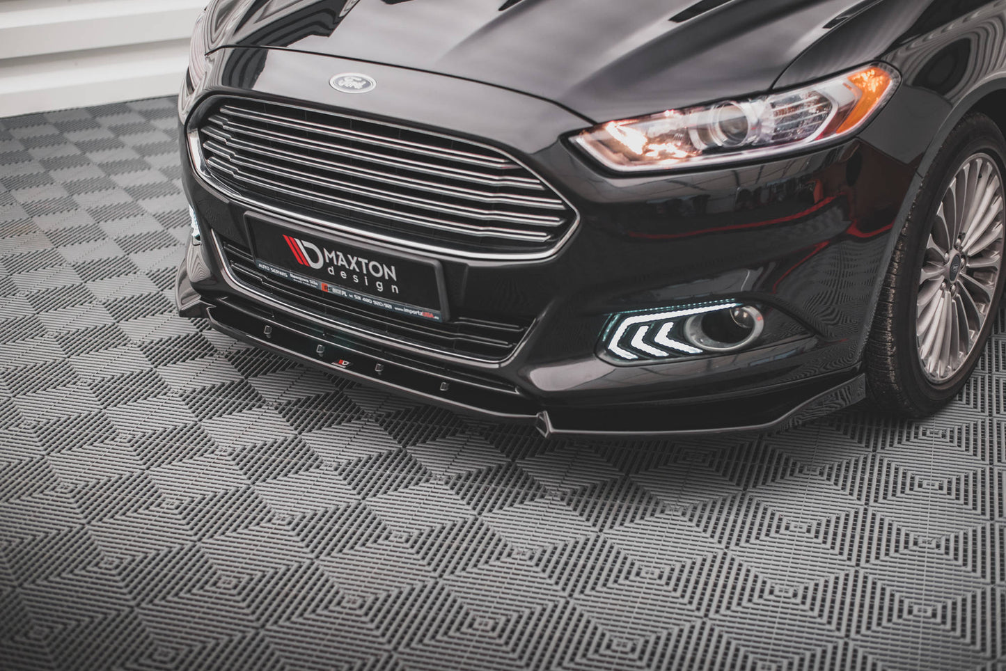 Front Ansatz für Ford Mondeo Mk5 schwarz Hochglanz
