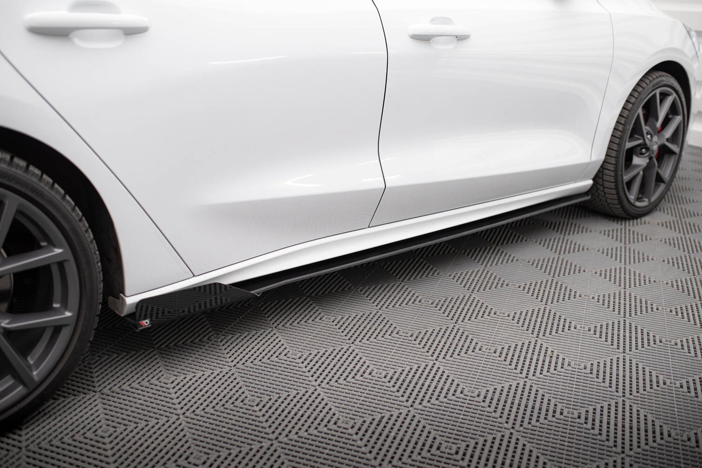 Street Pro Seitenschweller Ansatz für + Flaps Ford Focus ST / ST-Line Mk4 schwarz Hochglanz